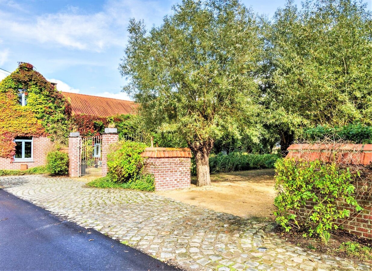 Landelijk gelegen hoeve met schuur en weilanden op ca. 1,28ha te Meise (Vlaams-Brabant) 