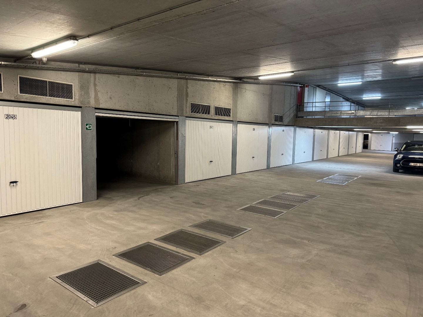 Centraal gelegen dubbele garagebox voor 2 auto&#39;s 