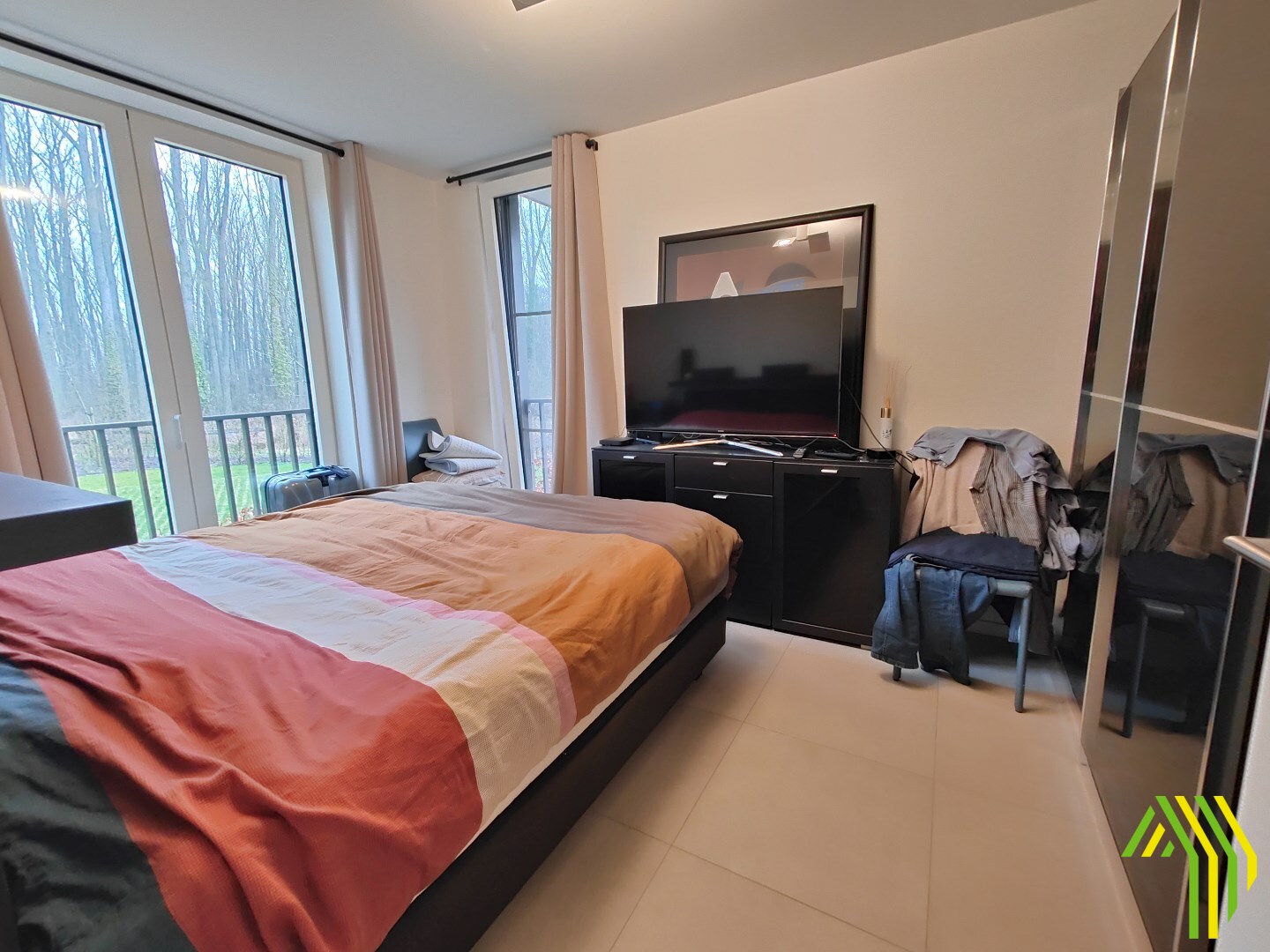 Recent tweeslaapkamer appartement met staanplaats in Brugge 