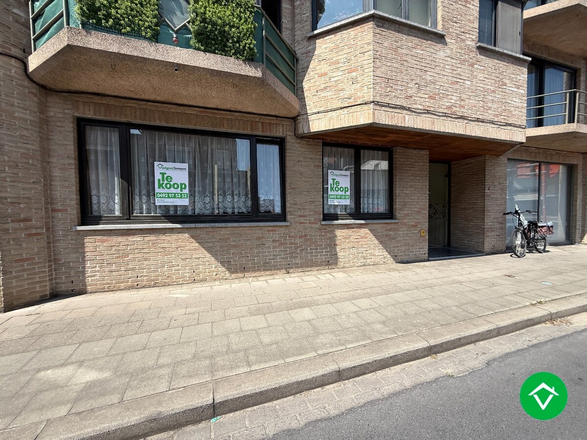 Gelijkvloers appartement met 2 slaapkamers en garage in centrum Roeselare 