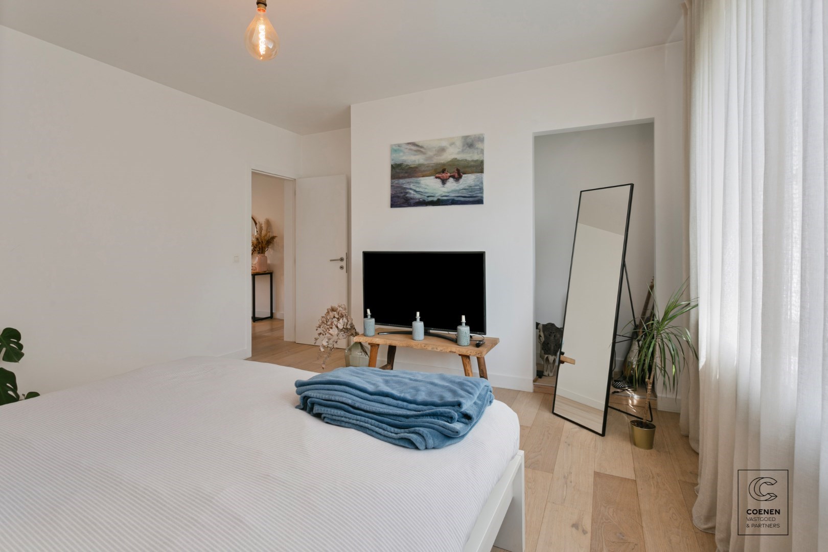 IN OPTIE! Prachtig gerenoveerd en zeer lichtrijk appartement op een centrale locatie te Berchem (Pulhof) 