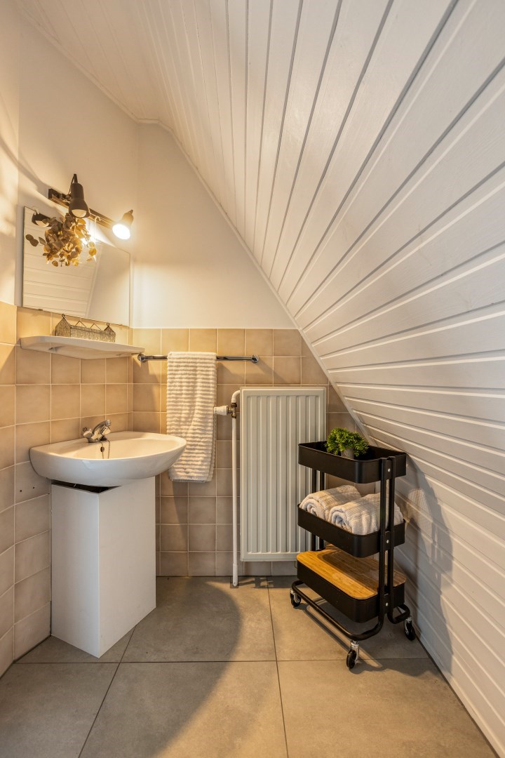 Rustig gelegen open bebouwing met 5 slaapkamers, 3 badkamers, dubbele garage en zonnige tuin in Tervuren – EPC 201 kWh/m&#178; – bewoonbare oppervlakte 339 m&#178; 
