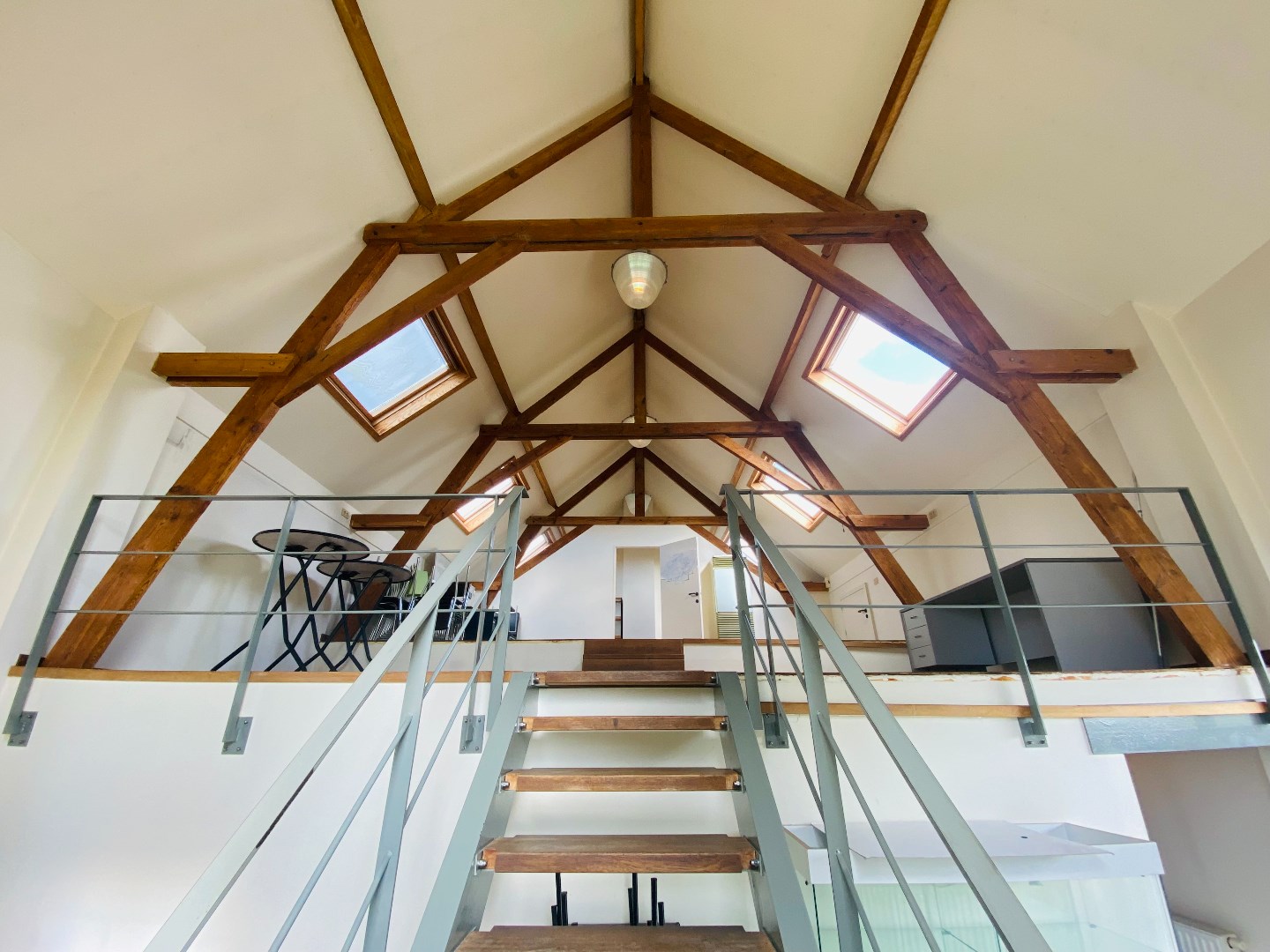 Multifunctionele ruimte van 90 m&#178; in loft-stijl op een groene locatie! 