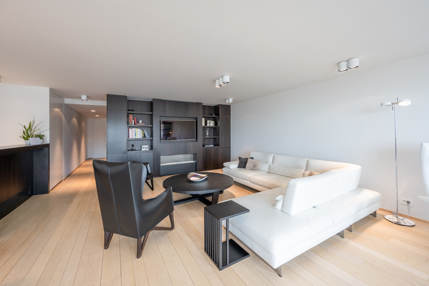 Appartement (largeur de fa&#231;ade de 8,6 m !) avec 3 chambres sur l&#39;exclusive Place Albert &#224; Knokke-Zoute. 