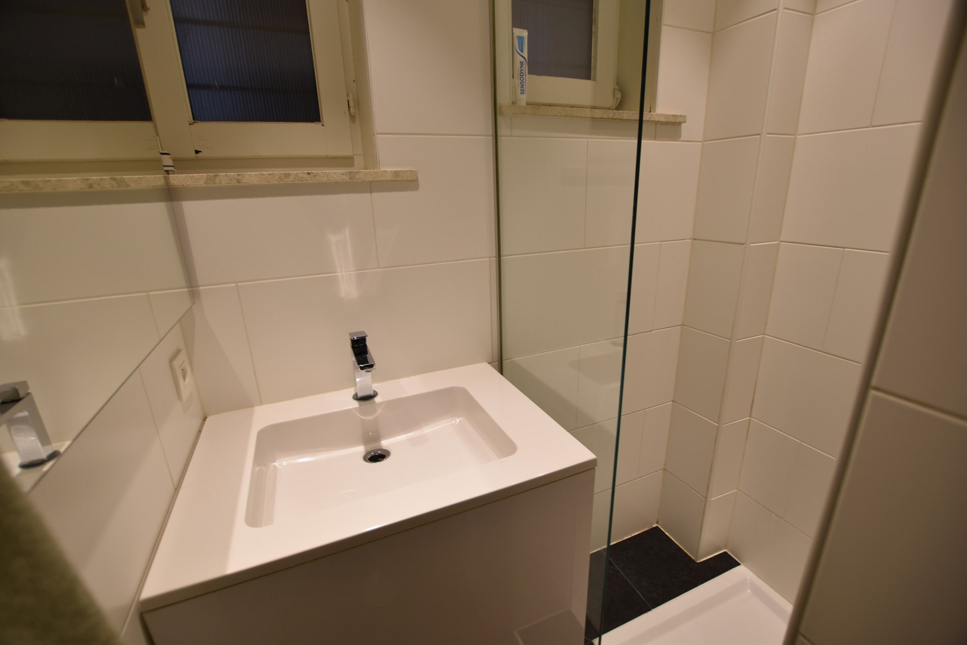 Non meubl&#233; - Appartement unique avec vue lat&#233;rale sur la mer, situ&#233; au centre de la place de la Tour de Lumi&#232;re. 