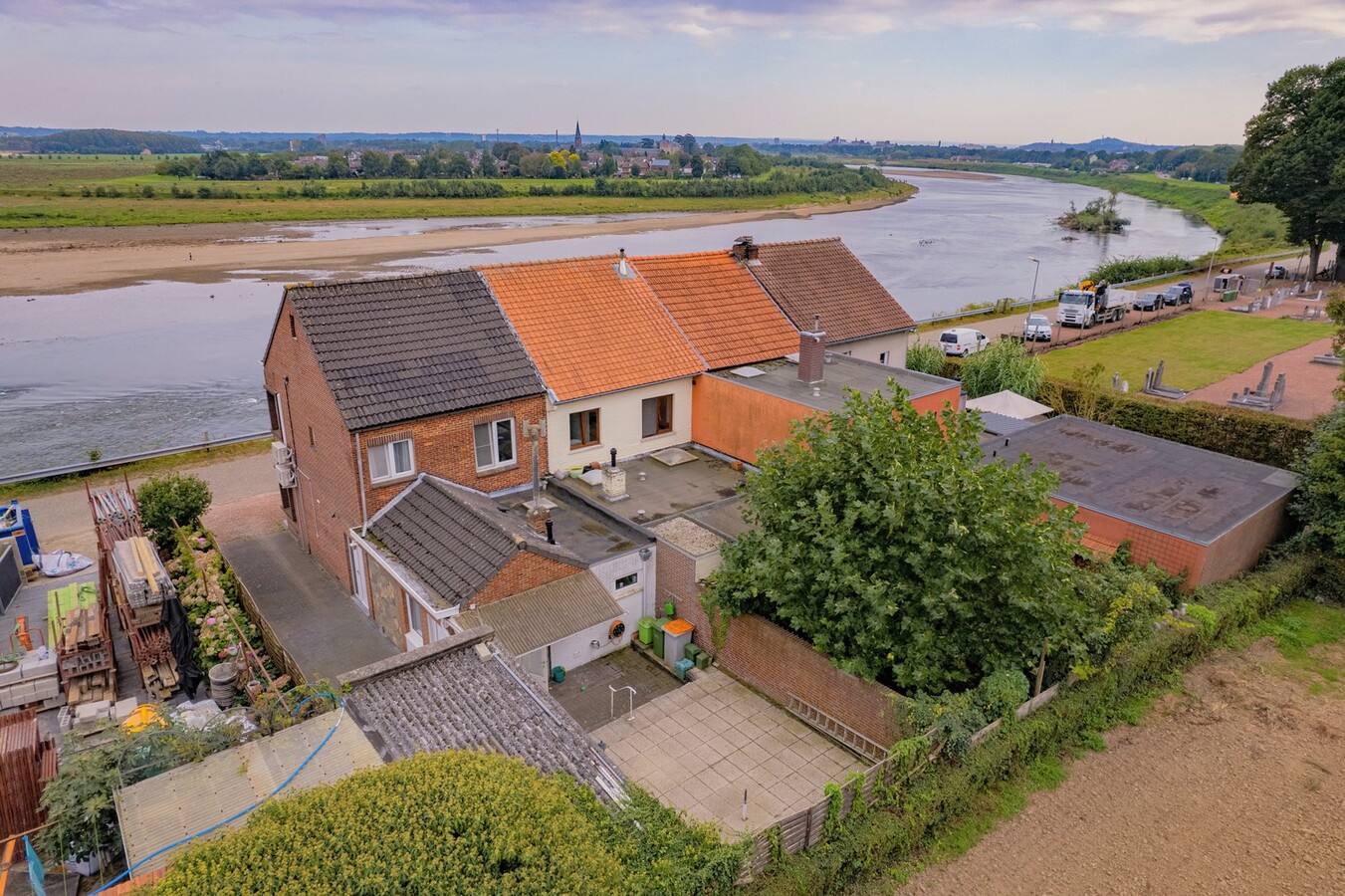 Opknapper met indrukwekkend uitzicht op de Maas 