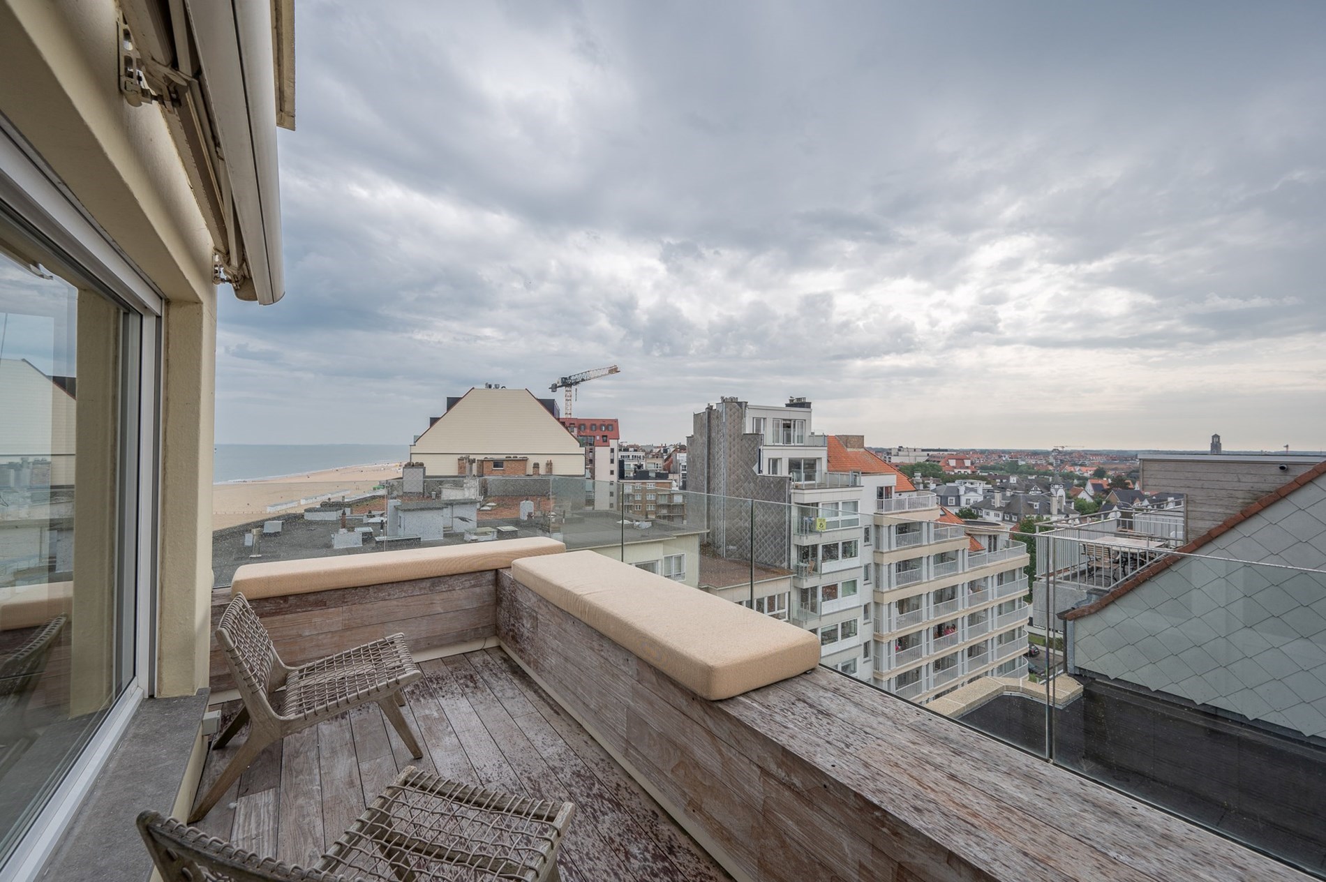 Gemeubeld - Luxe hoekappartement met panoramisch zeezicht en royale terrassen 