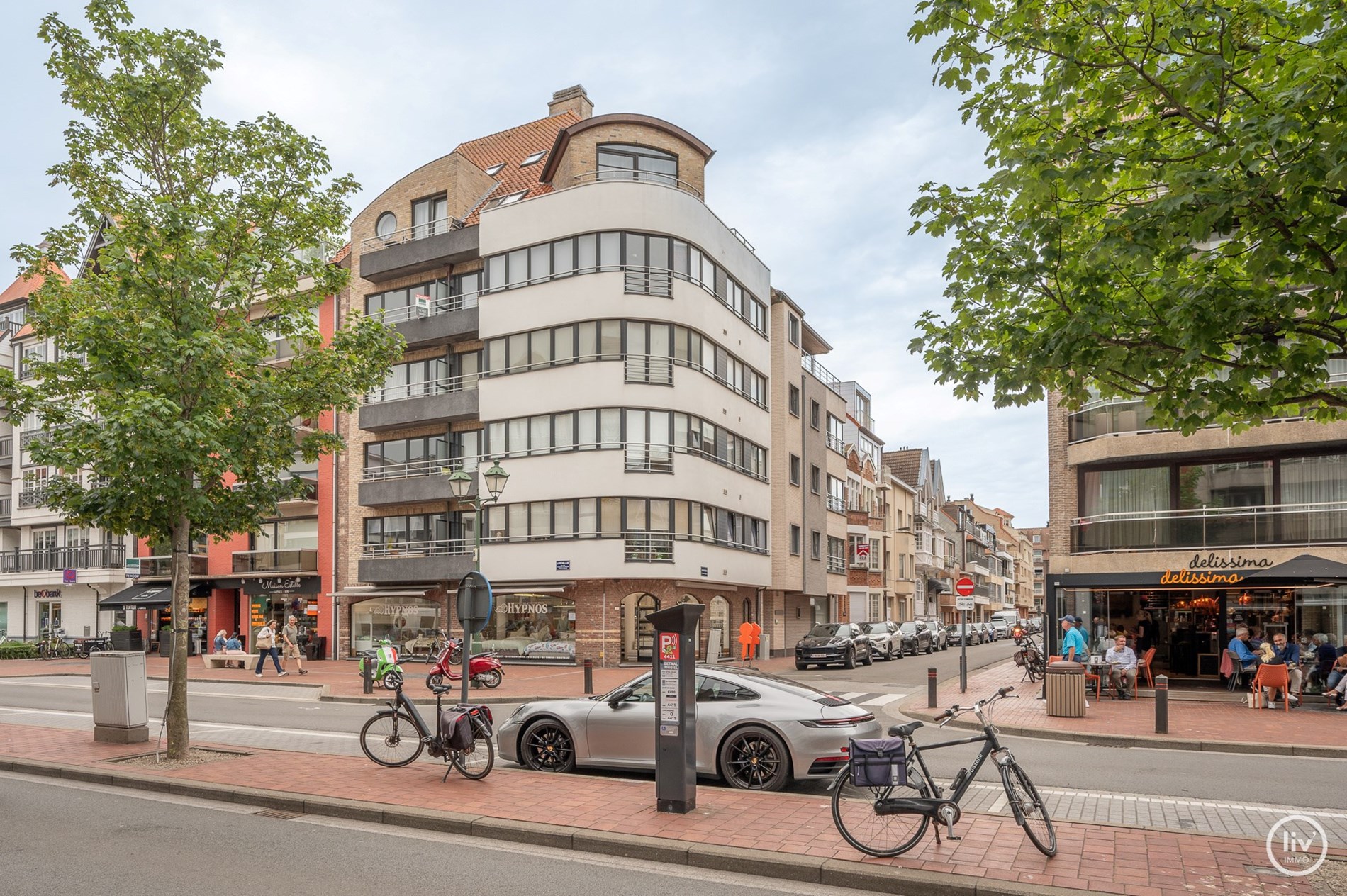 Volledig gerenoveerd  appartement gelegen op de Lippenslaan te Knokke. 