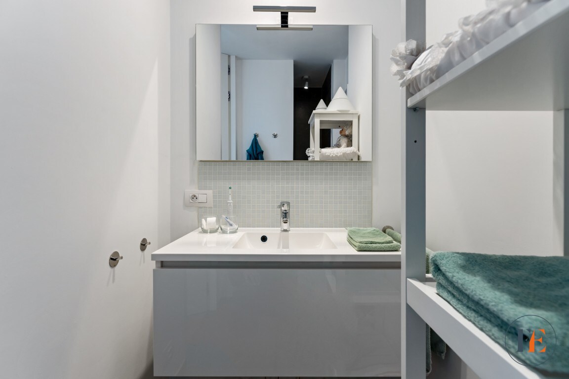 Mooi gelegen appartement langsheen het water met terrassen en parkeerplaats te Gent 