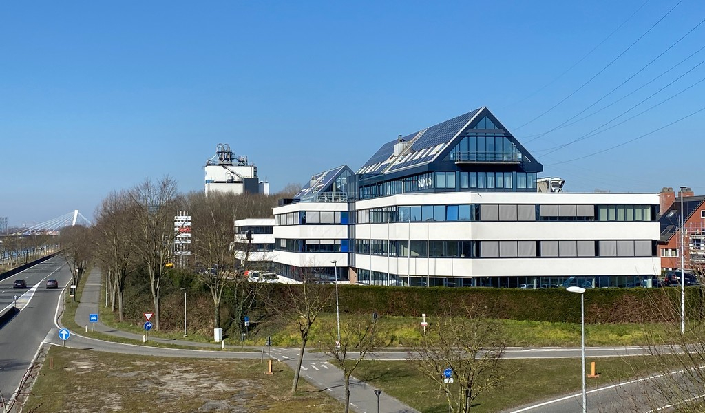 Modern kantorencomplex met zakelijke uitstraling in Merelbeke