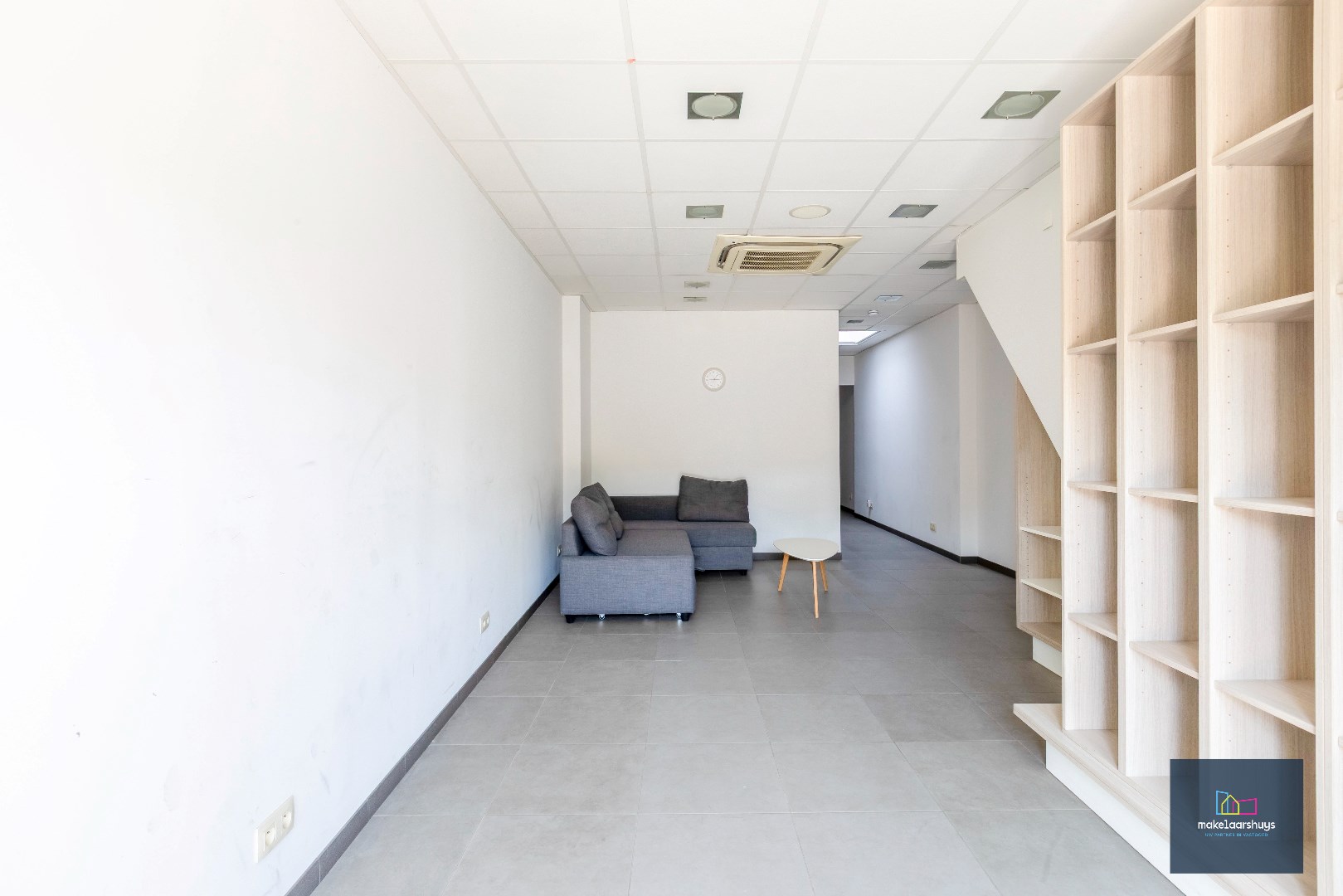 Eigendom met handelsgelijkvloers en duplexappartement 