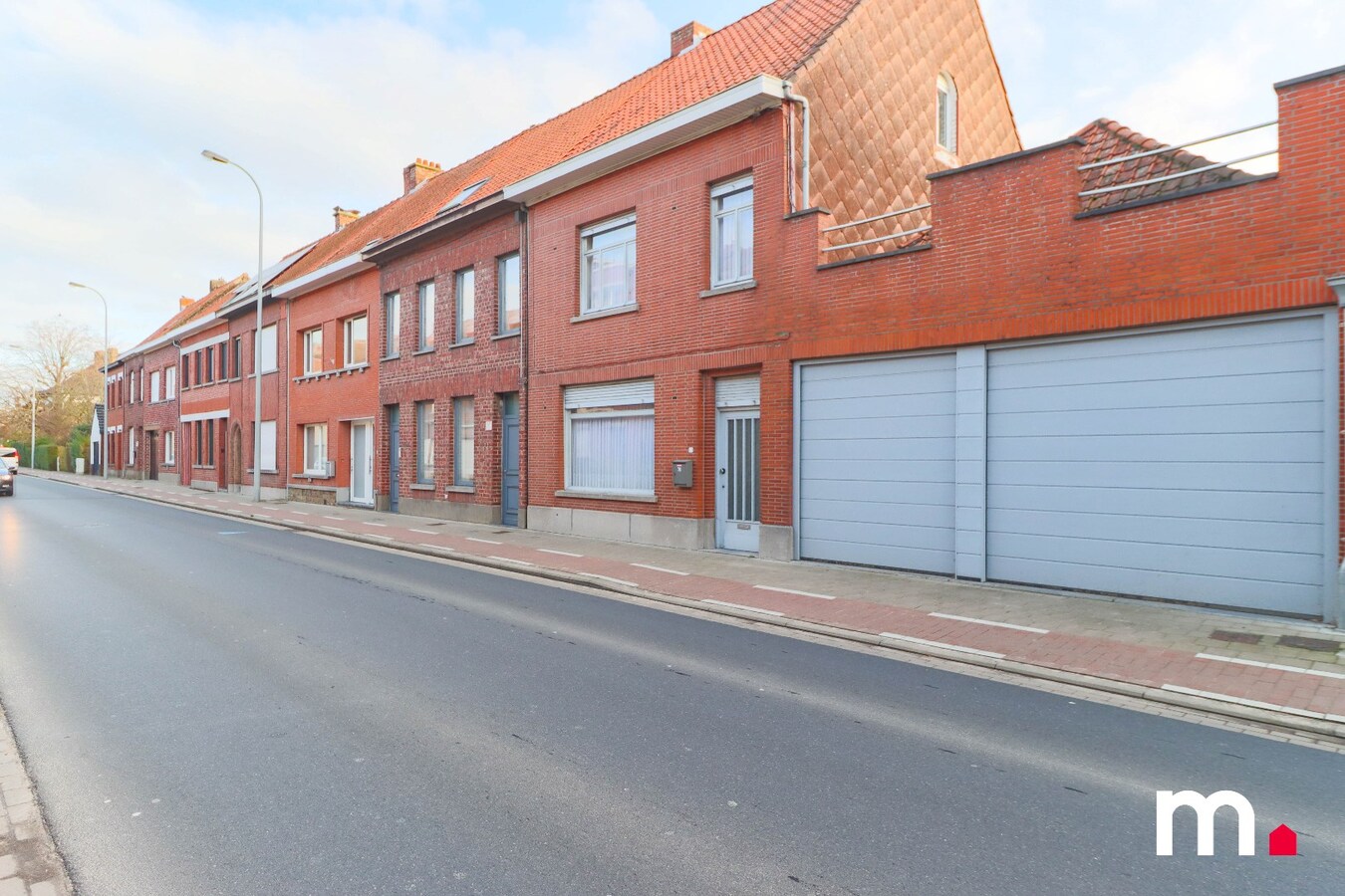 Goed gelegen woning met 3 slaapkamers en loods (150 m2)  te Deerlijk ! 