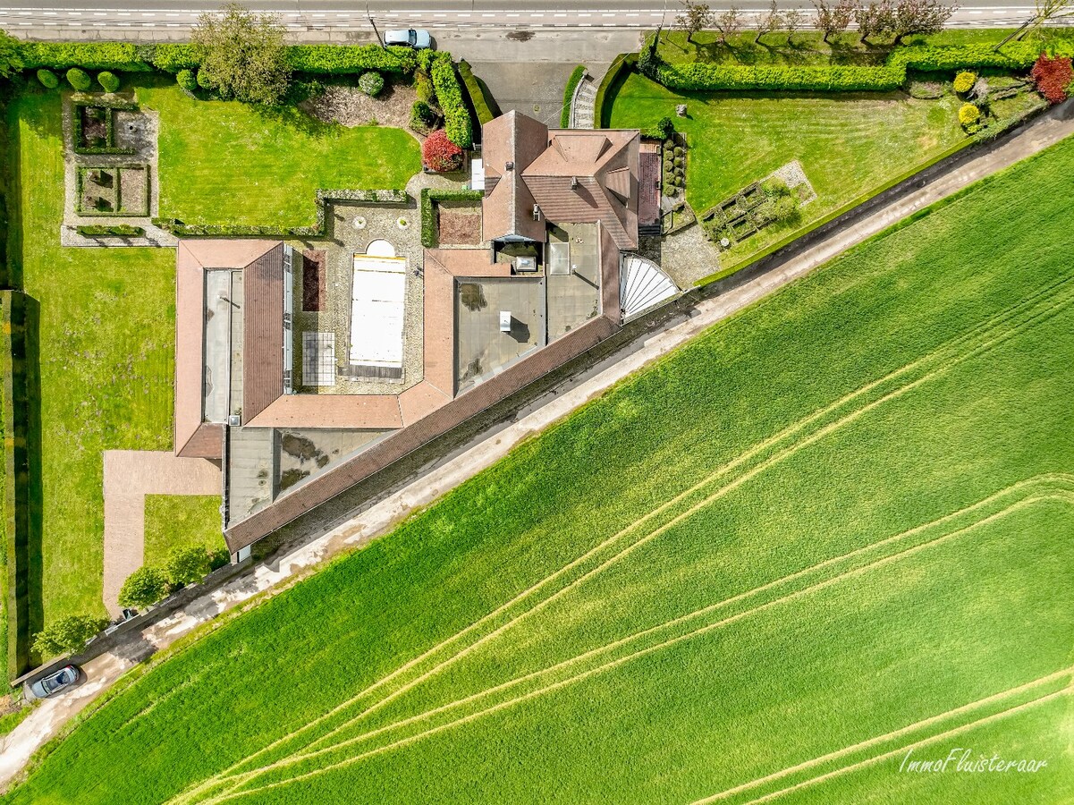 Propri&#233;t&#233; unique avec deux spacieuses maisons sur un terrain d&#39;environ 35 ares &#224; Bilzen. 