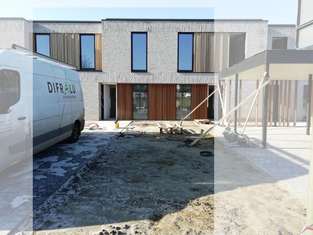 Instapklaar, geschilderde nieuwbouwwoning 