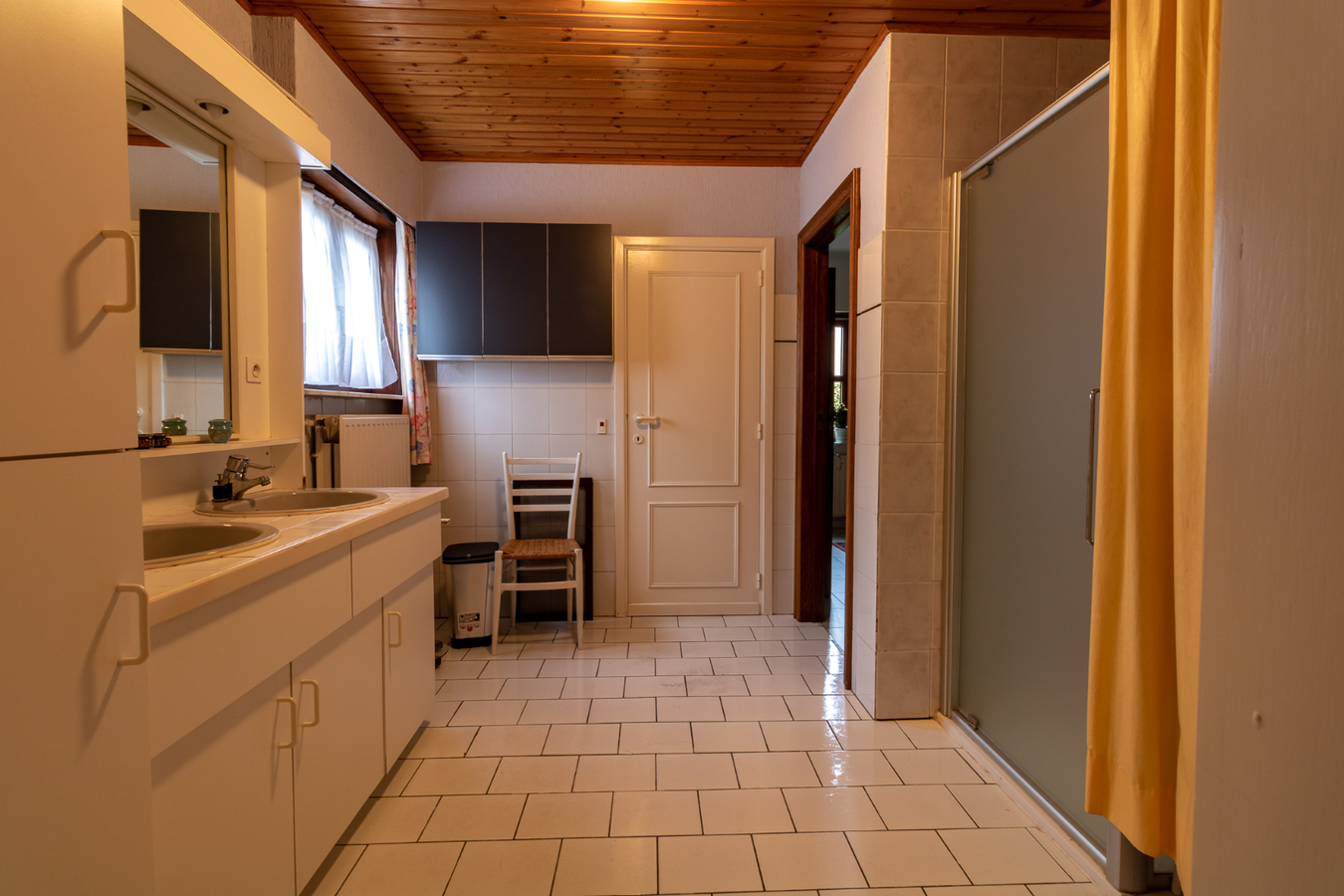 Ruime alleenstaande woning met dubbele garage te Koekelare 