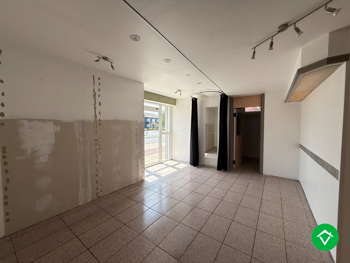 Woning met 4 slaapkamers, garage en tuin te Roeselare 