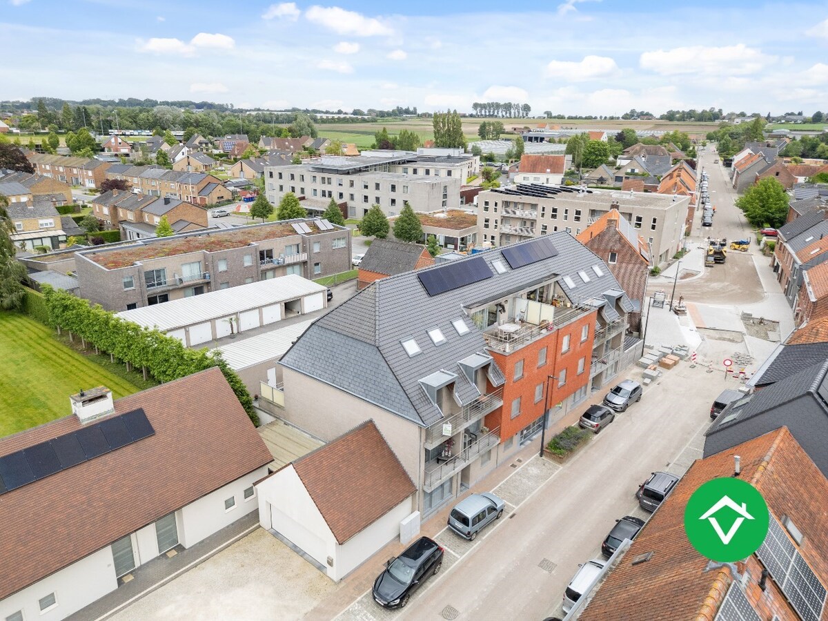 Appartement met twee slaapkamers, terras en garage te Gits 