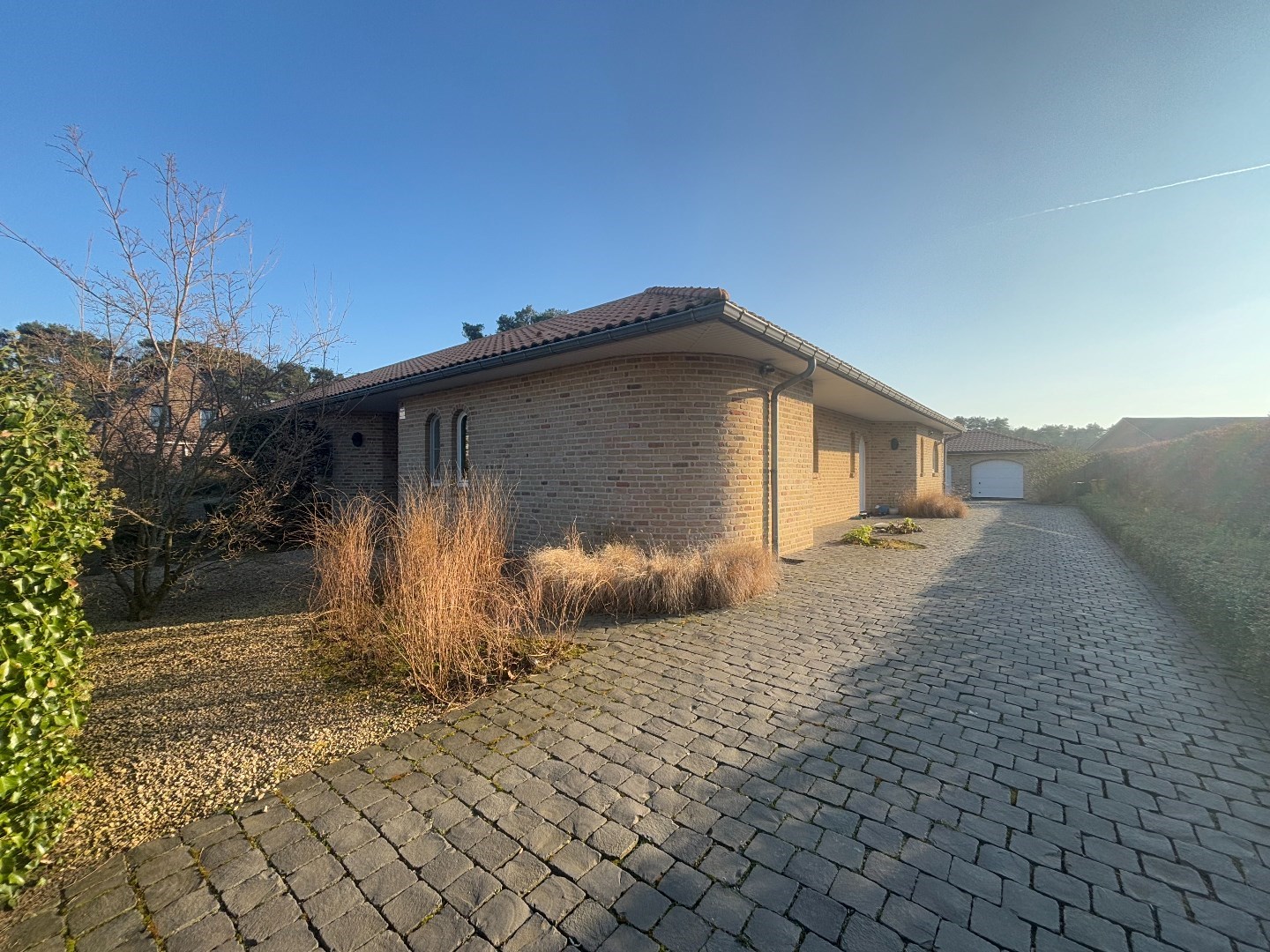 Instapklare zuiderse villa met 5 slpk. op 15a in rustige, groene omgeving te Balen 