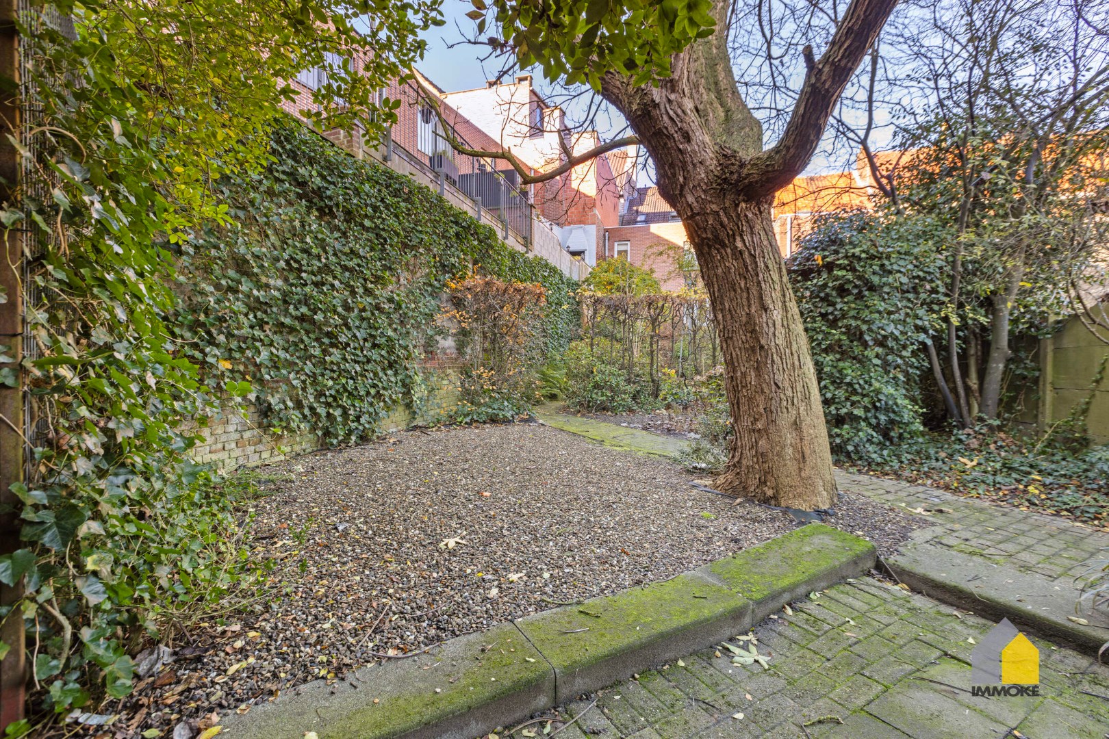 Gelijkvloers appartement (89 m&#178;) met 2 slaapkamers, stadstuintje en kelderberging. 