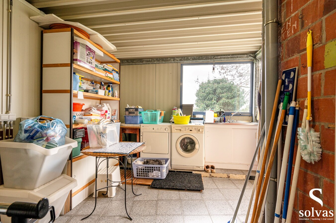 Ruime open bebouwing met tuin, garage en 4 slaapkamers in Aalter - Bouwjaar 1990, 187m&#178; bewoonbare oppervlakte 