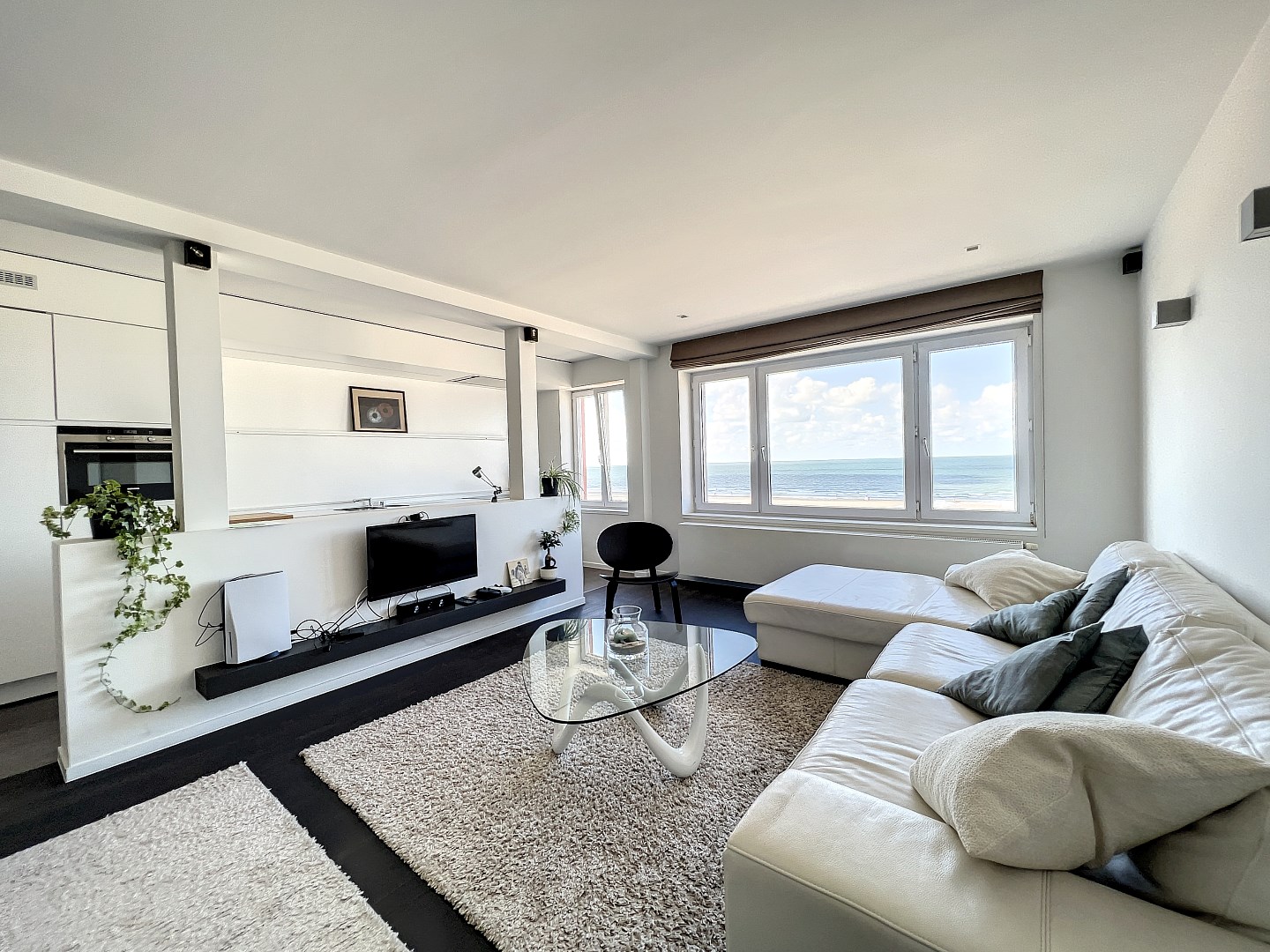 Prachtig vernieuwd 3-slaapkamer appartement met frontaal zicht op zee 