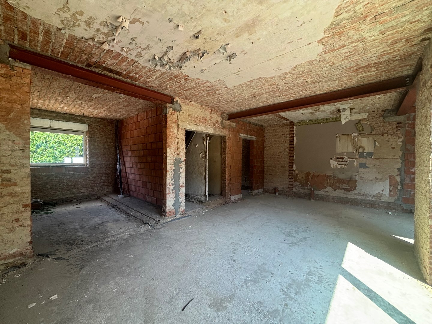 Ruime cascowoning met 4 slpk. op zuidgericht perceel van 9a 35ca in Mol 