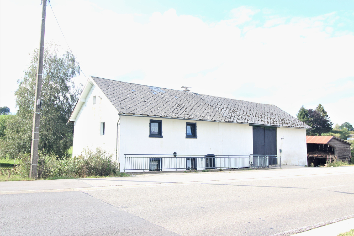 OPTIE - Woning met schuur, aanhorigheden en weilanden op ca. 1,64ha te Amel (Luik) 