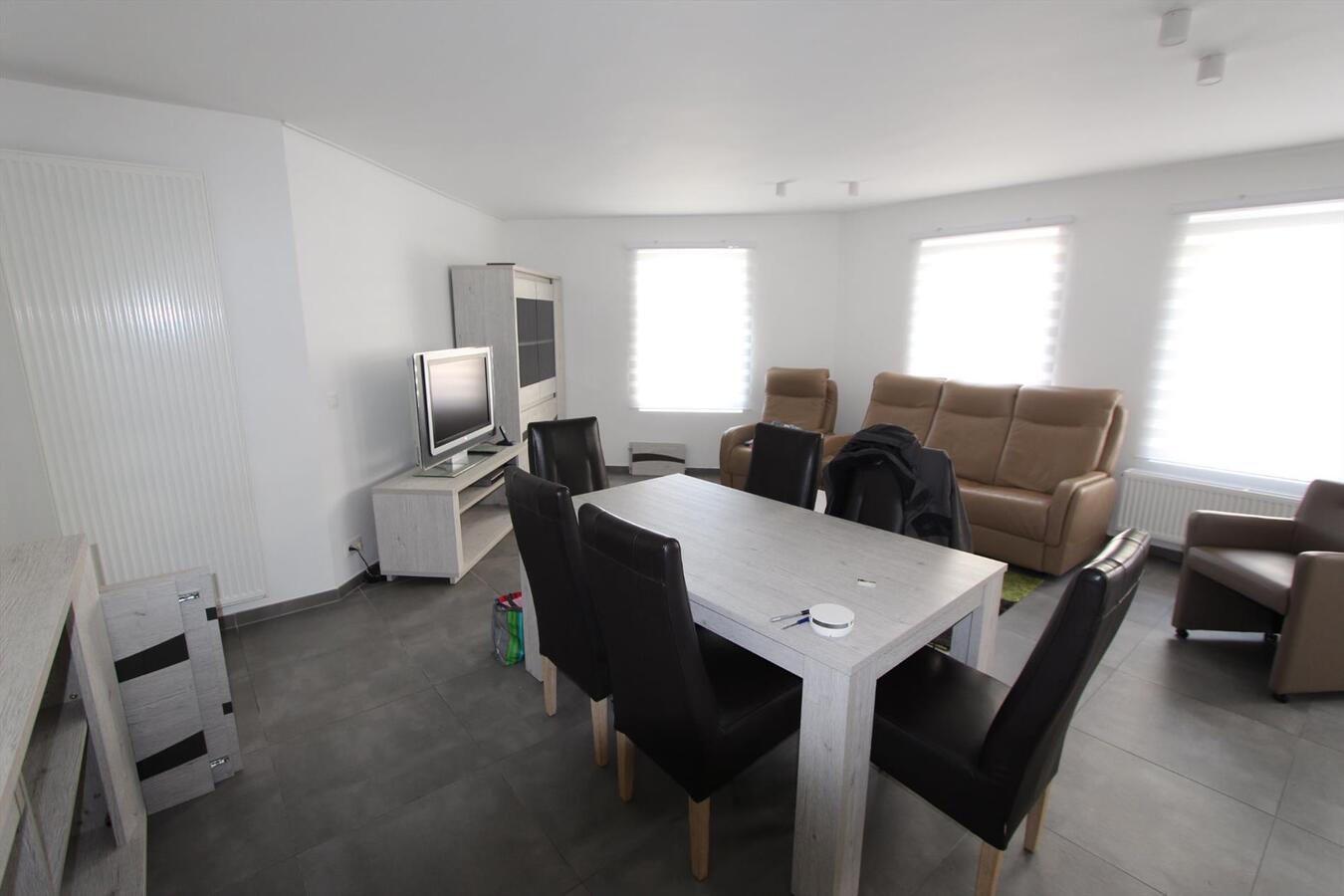 Volledig vernieuwd gelijkvloers appartement met 2 slaapkamers te Bredene 
