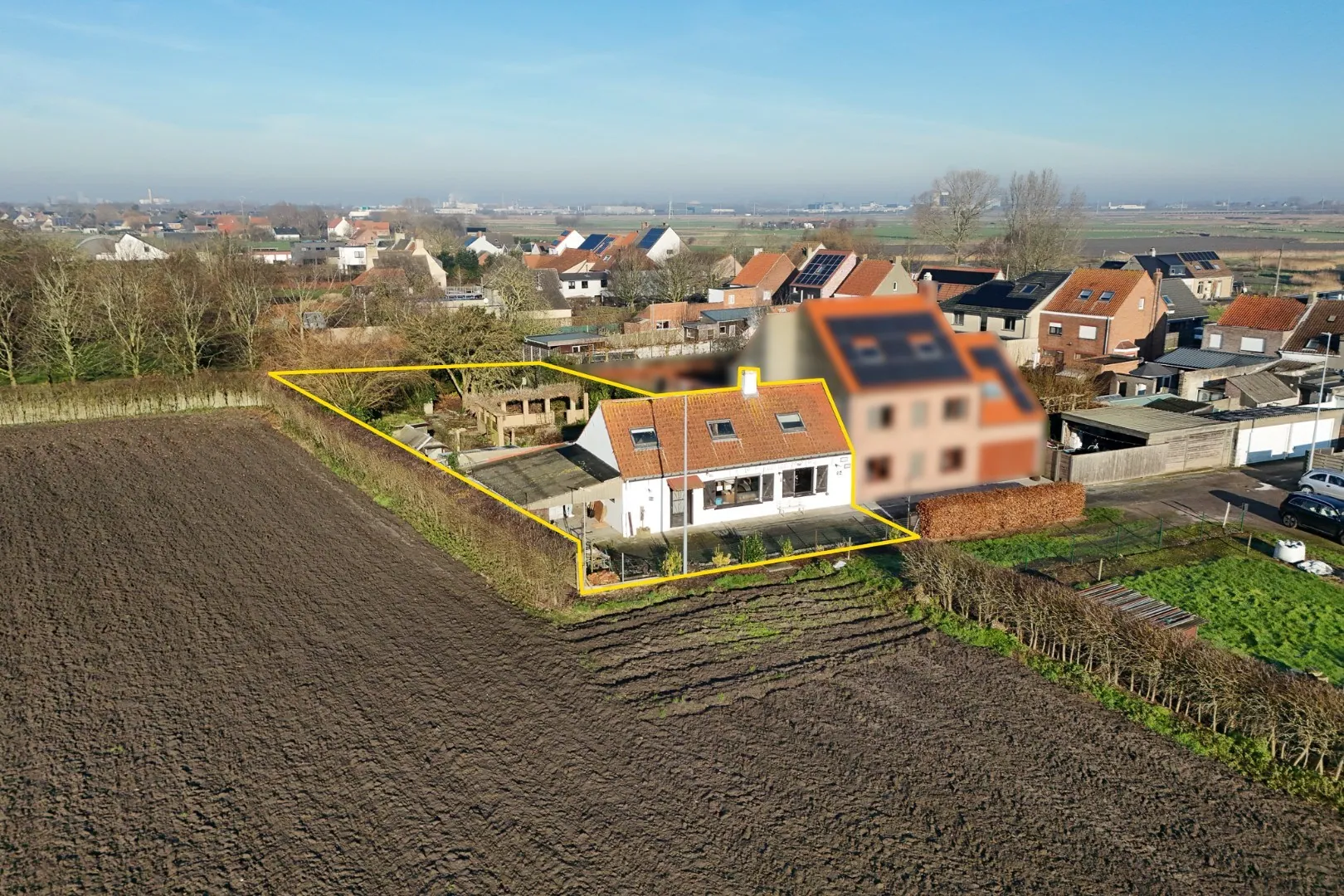 Bouwgrond/ te renoveren woning  te Oudenburg