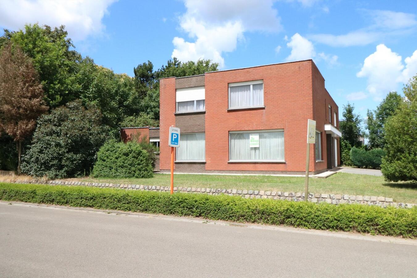 Woning met mogelijkheid tot commmerci&#235;le ruimte op 1398m&#178; te Aartrijke 