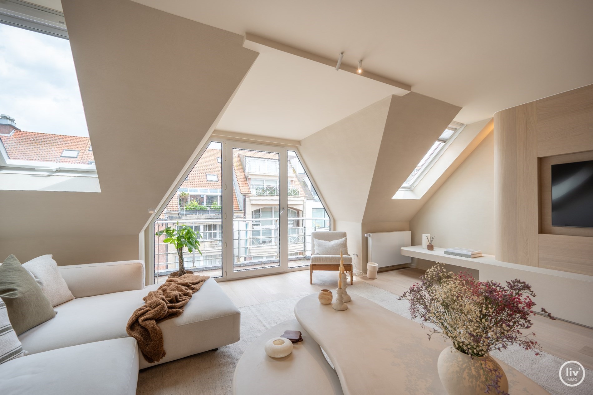 Appartement en duplex de 3 chambres r&#233;nov&#233; de mani&#232;re unique avec 2 grandes terrasses ensoleill&#233;es, situ&#233; &#224; distance de marche de la digue Albertstrand. 