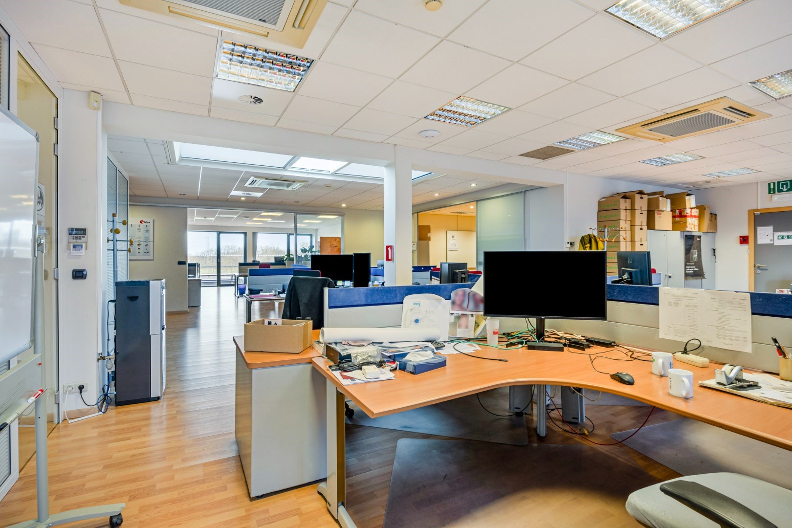 Kantoor te koop in het industriepark te Haasrode/Heverlee met 14 parkings - opp. 626 m&#178; - verkoop van aandelen 