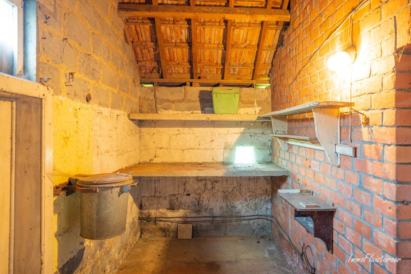 Maison calme et situ&#233;e &#224; la campagne avec d&#233;pendances sur environ 1,28 ha &#224; Bekkevoort (Brabant flamand). 