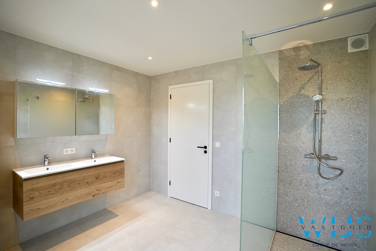 Zeer ruime nieuwbouw op 510m&#178; te ASSENEDE/BASSEVELDE! 