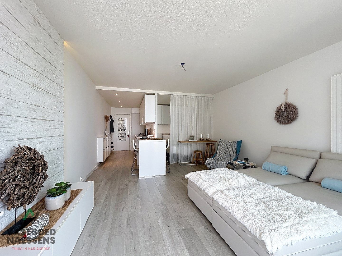 GERENOVEERDE STUDIO MET SLAAPHOEK - TERRAS - ZICHT OP ZEE 