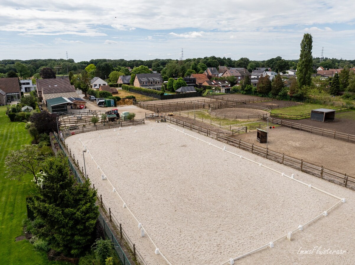 Uniek landhuis met uitgebreide paardenaccommodatie op ca. 1ha te Diepenbeek 