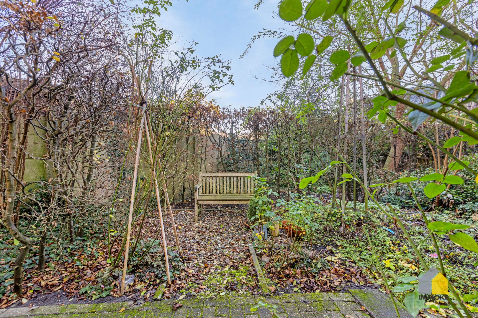 Gelijkvloers appartement (89 m&#178;) met 2 slaapkamers, stadstuintje en kelderberging. 