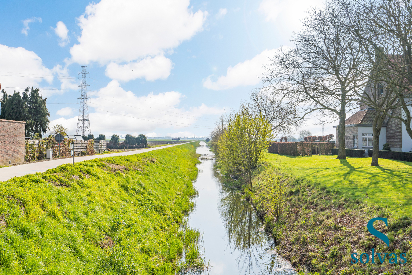 Verder af te werken ruwbouwwoning te Zomergem! 