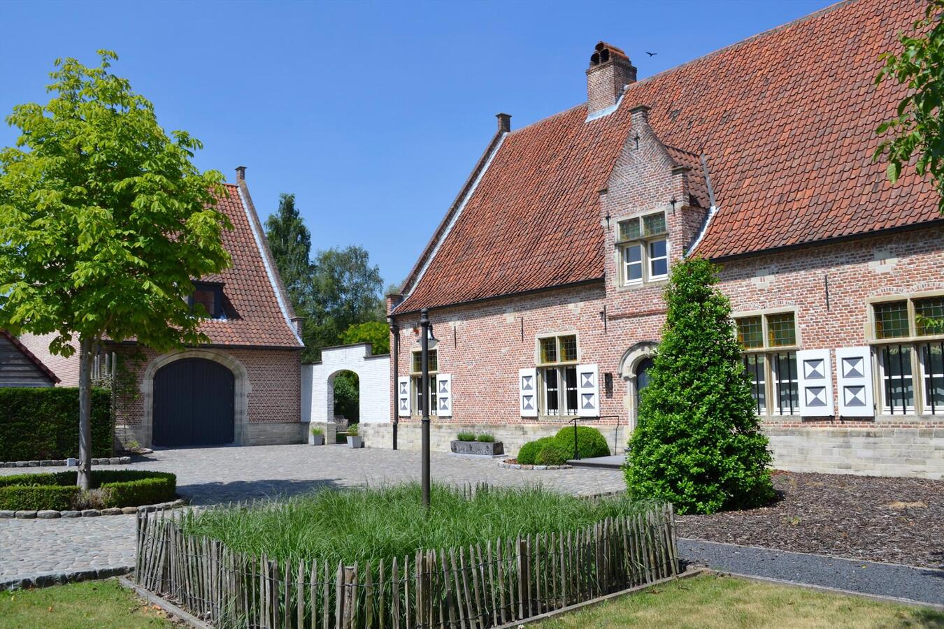 Historische herenhoeve te Lokeren op ca. 1,1Ha 