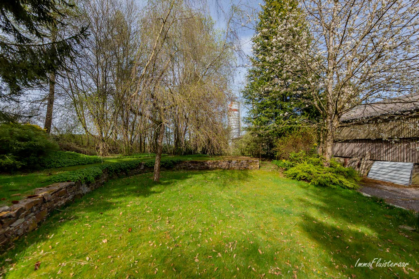 Woning met grote loods en weiland op ca. 9ha te Gr&#252;fflingen (Burg-Reuland/Luik) 