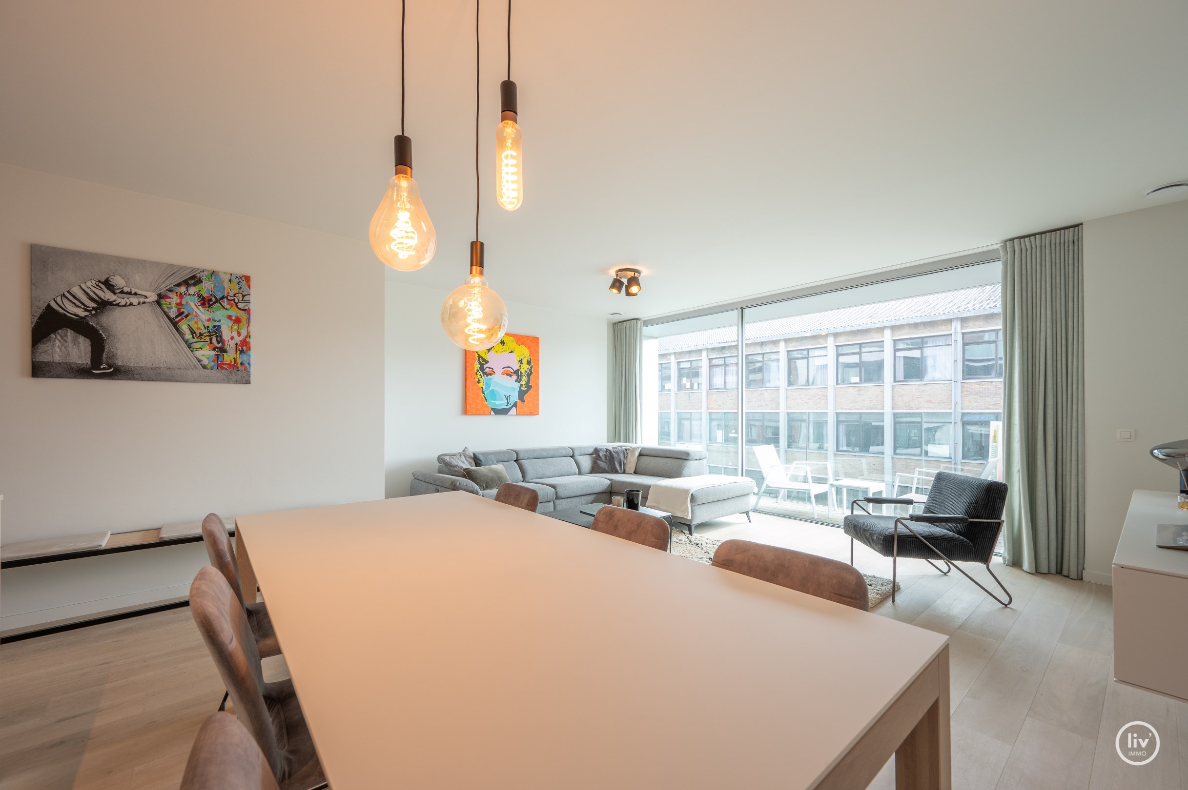 Luxueus afgewerkt appartement met 2 slaapkamers genietend van een open zicht gelegen in de Piers de Raveschootlaan. 