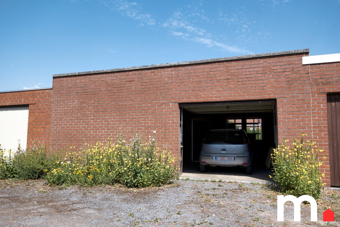 Ruime gezinswoning met grote garage, zuidgericht terras en tuin te Heule ! 