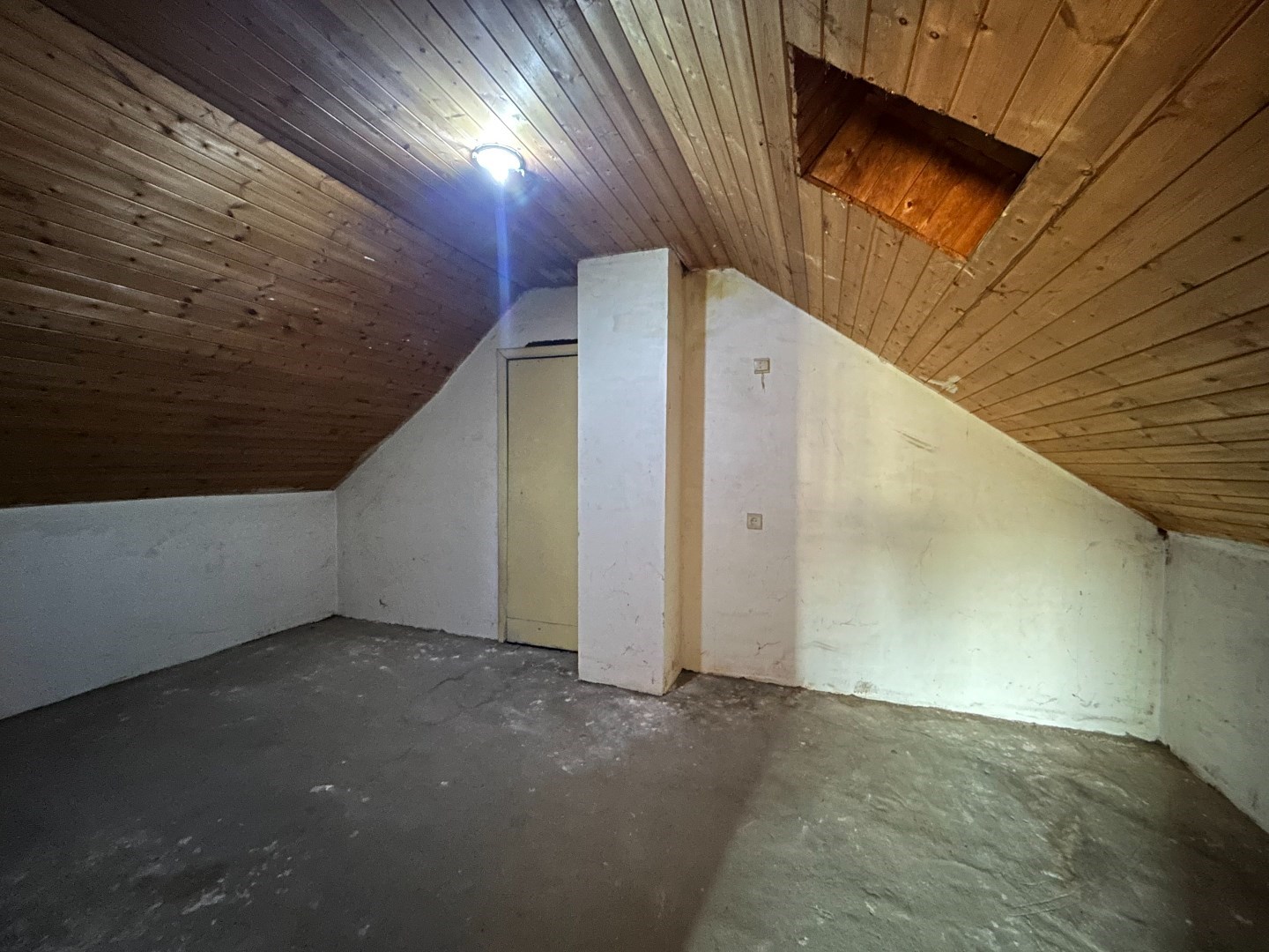 Te renoveren woning op een perceel van 1049 m&#178; in Geel 