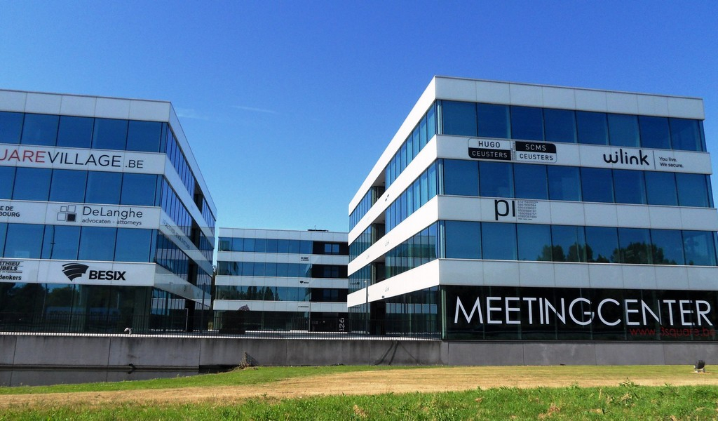 Gemeubelde kantoren met diensten in "3 SQUARE"