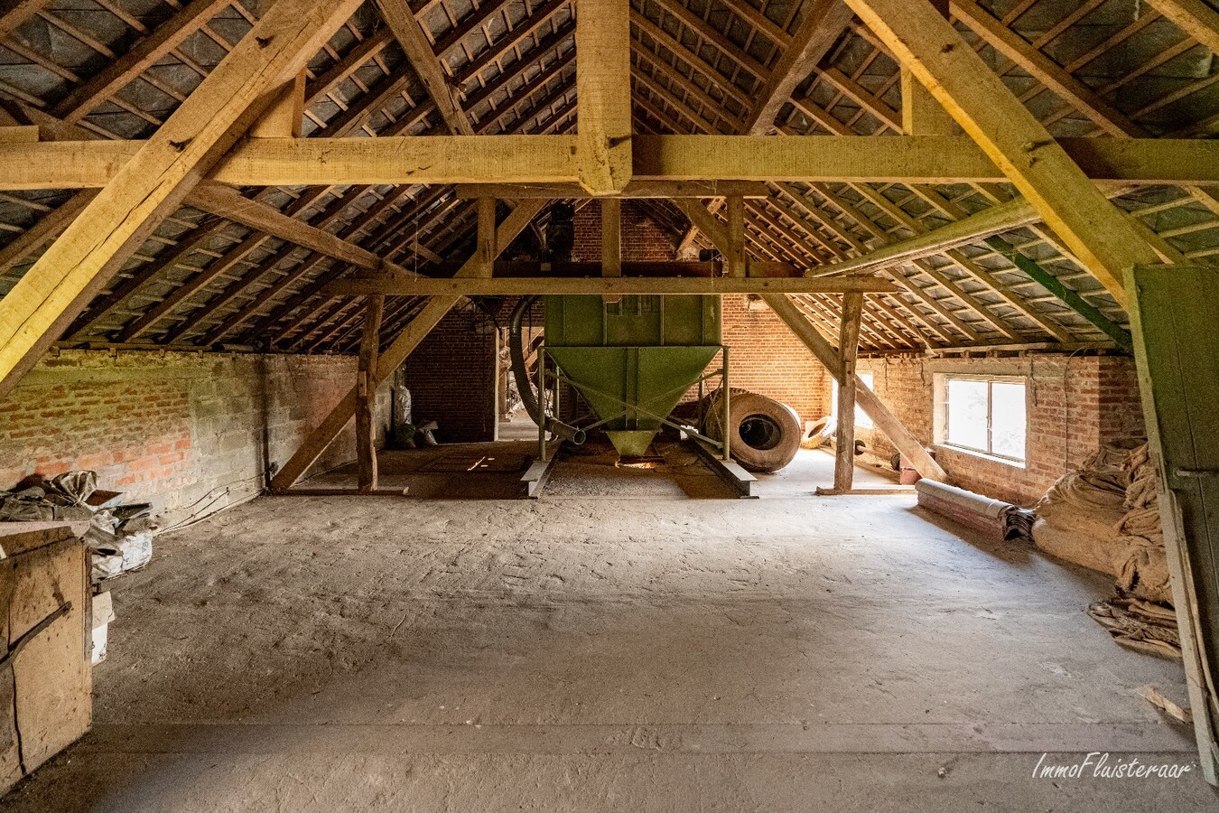 Charmant gerenoveerde woning met diverse bijgebouwen op ca. 1,9 ha te Bekkevoort. 