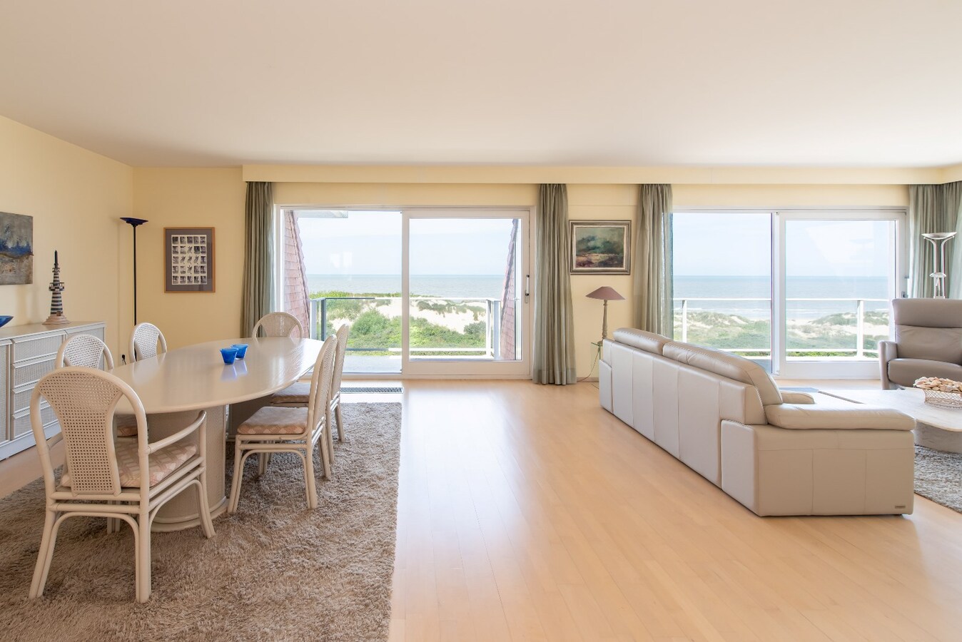 Appartement luxueux avec 3 chambres &#224; coucher &amp; vue frontale sur la mer &#224; Res. Eden Beach 