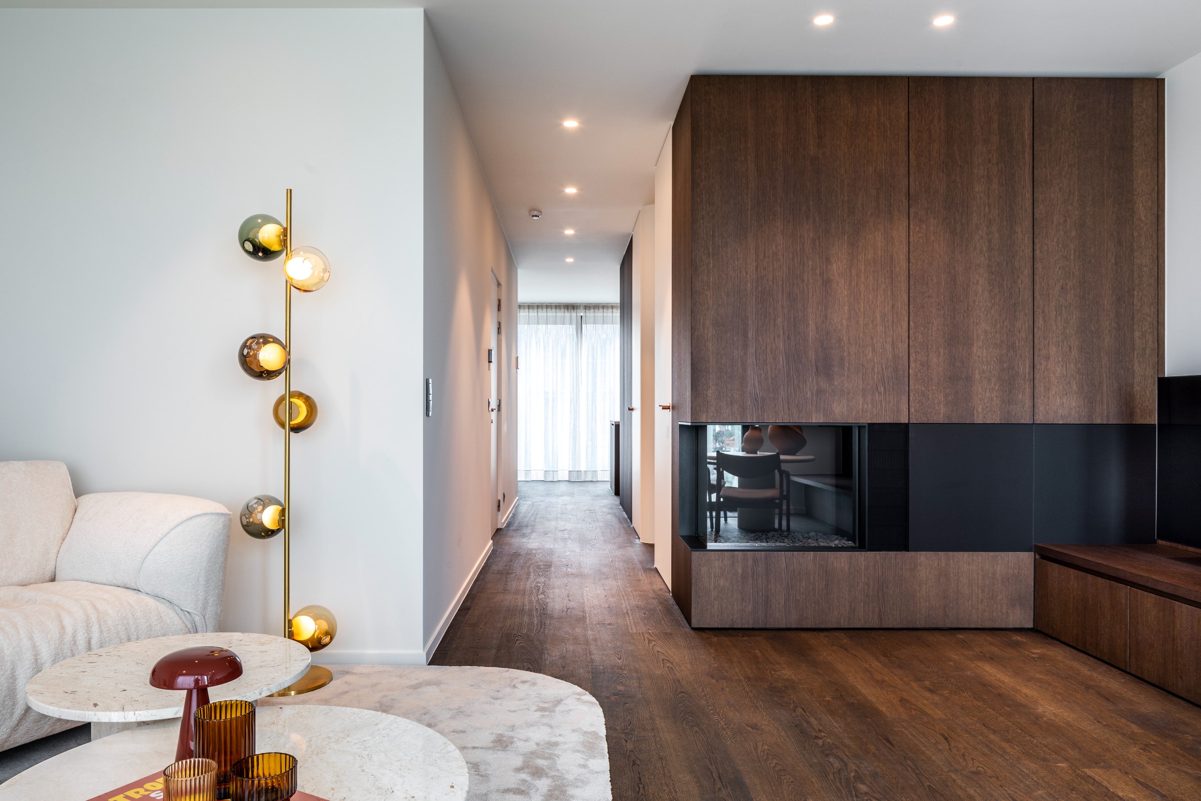 Nieuw (2021), luxueus afgewerkt duplex appartement op een fantastische ligging in hartje Zoute. 