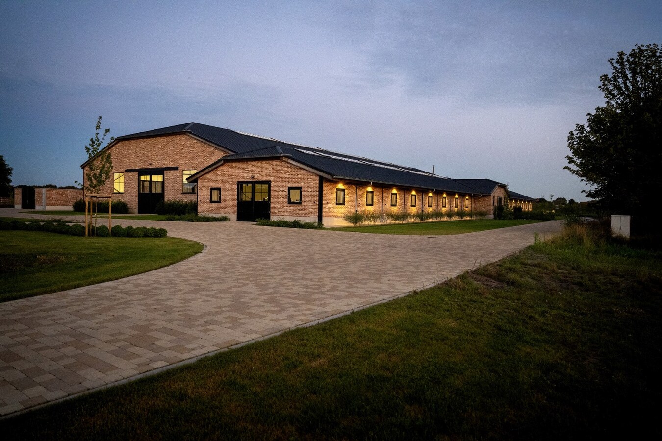 Exclusieve professionele hippische accommodatie (nieuwbouw) met villa op ca. 9 ha te Neerpelt 