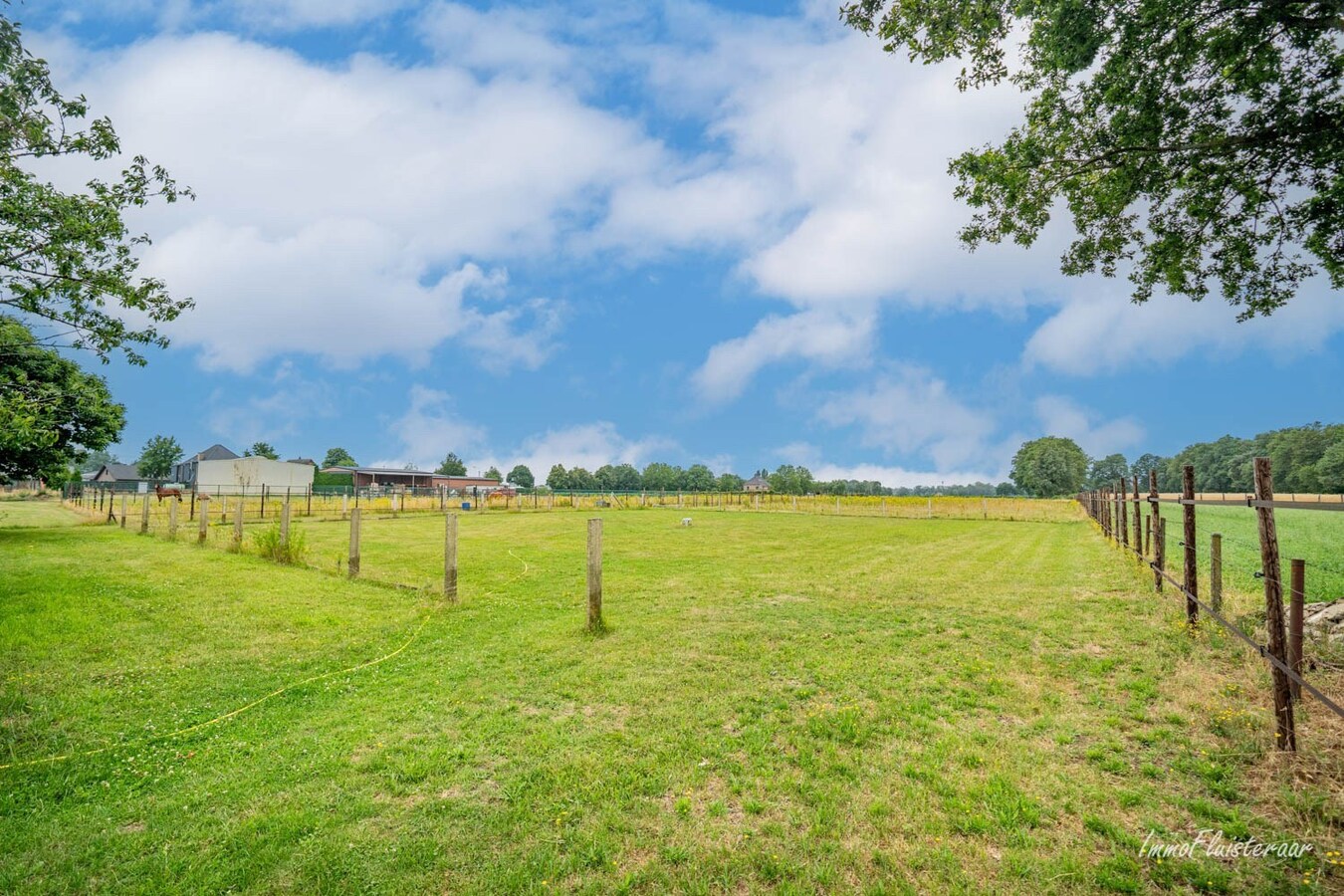 Renovated house with stables on approximately 1.1 hectares in Peer. 