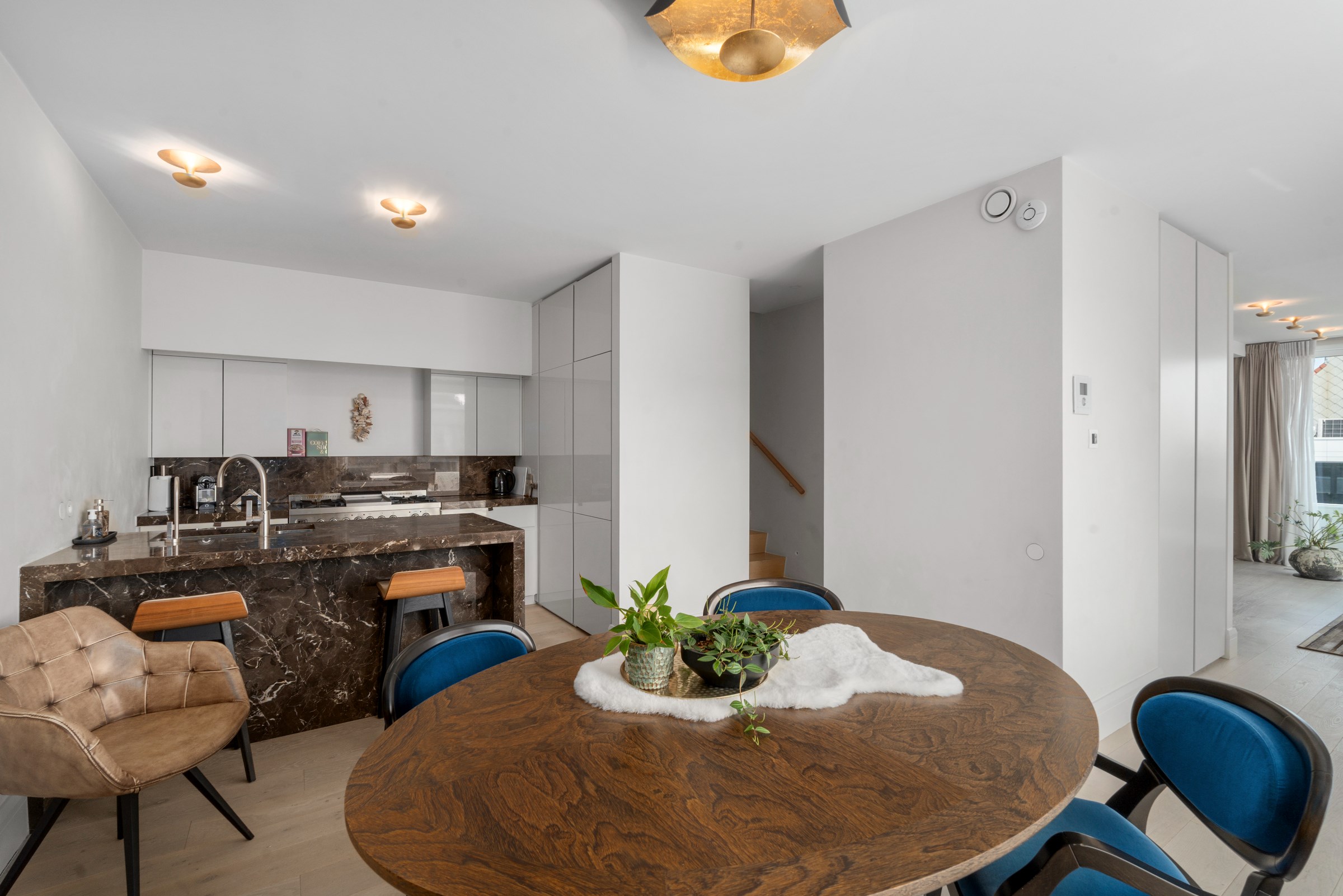 Luxueus duplex-hoekappartement, voorzien van alle comfort, nabij het Rubensplein (Mogelijkheid tot aankoop van een inpandige garage-staanplaats) 
